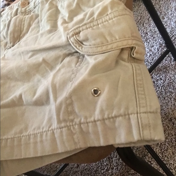 North Face khaki cargo shorts - Picture 5 of 5